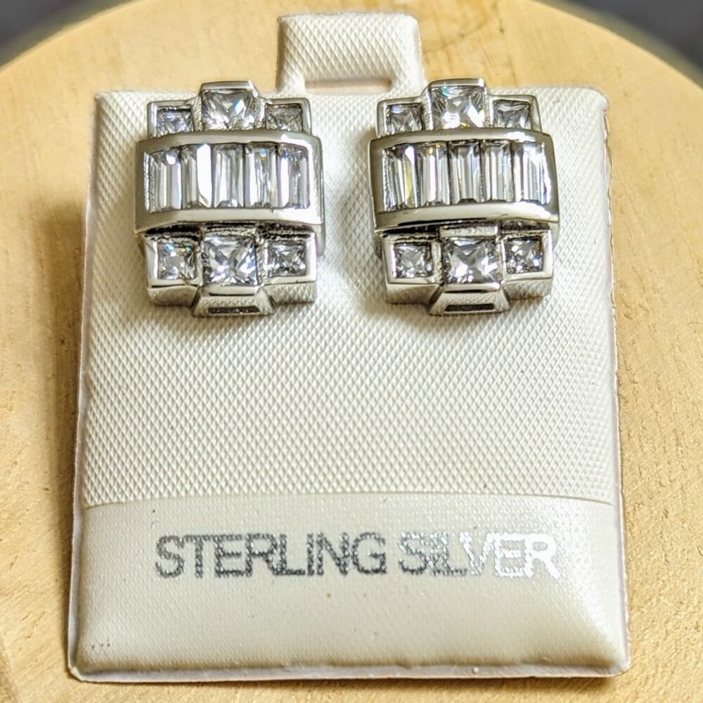 🆕.925 STERLING SILVER SQUARE BAGUETTE CUBIC ZIRCONIA STUD EARRINGS - UNISEX